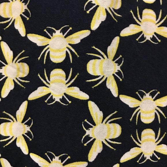 Crown & Ivy Navy Top with Cute Bee Print!  Medium - Picture 2 of 6